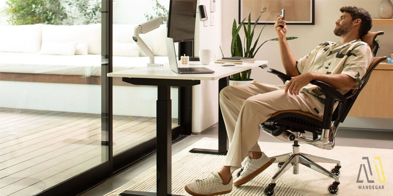 طرز صحیح نشستن روی صندلی